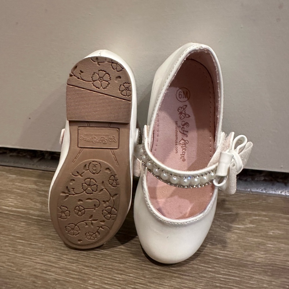 White Baby Girl Dress Shoes with Bow and Pearls